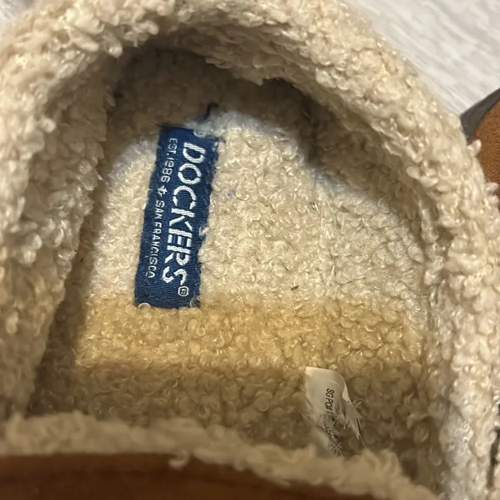 Dockers kids slippers size M 13-1 preloved ❤️